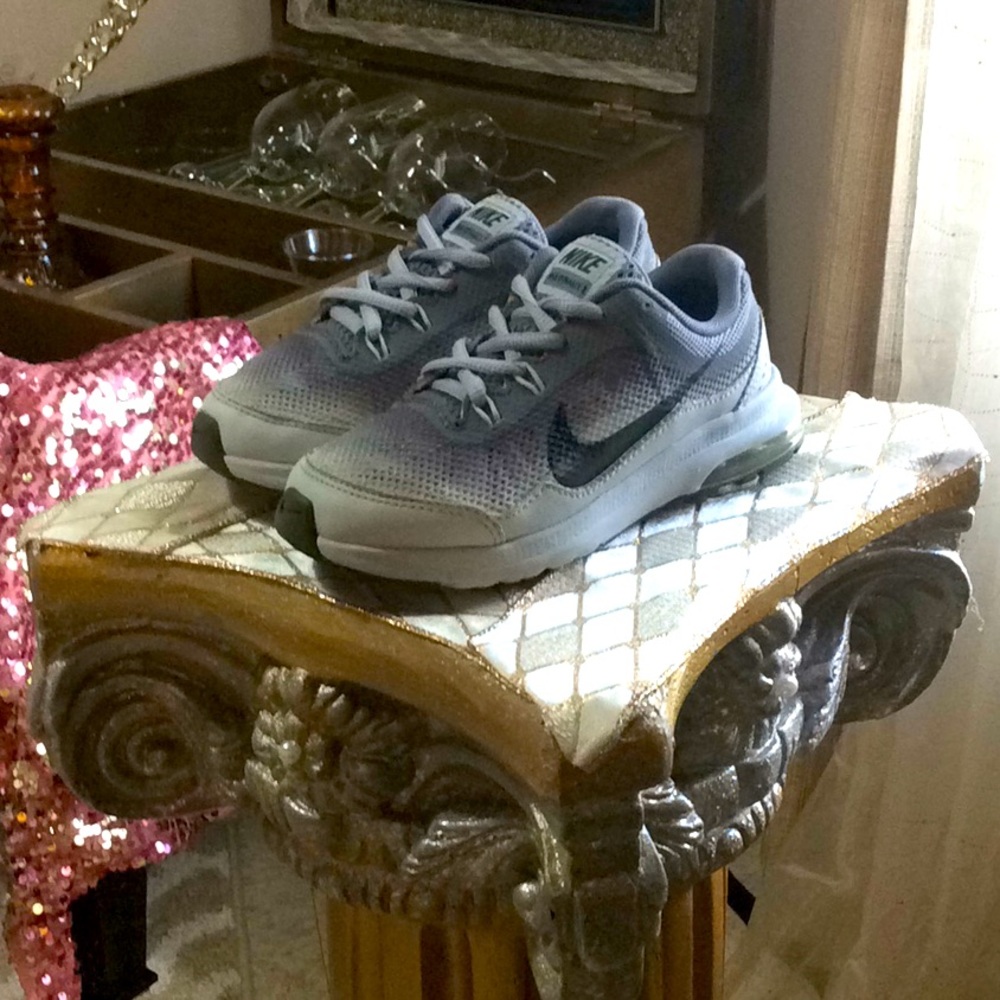 Nike..max dynasty 2..accepting offers